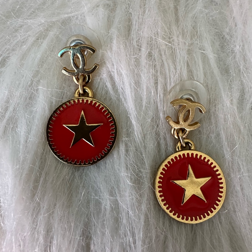 Vintage Chanel Star Piercing Earrings Gold